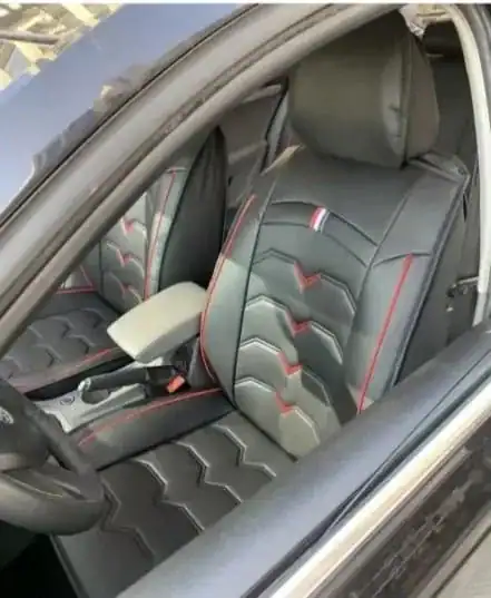 Авточохли Premium з червоною ниткою у реальному авто