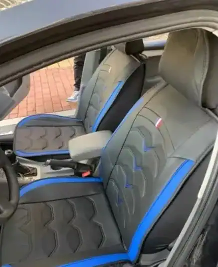 Авточохли Premium з синіми вставками у реальному авто